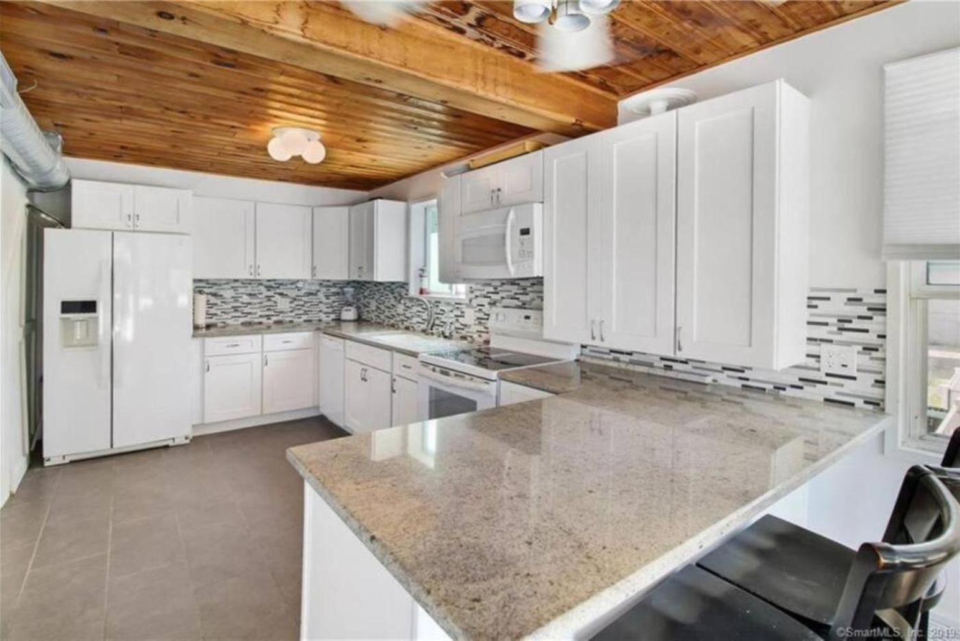 Cozy Beach - Direct Waterfront! East Haven Exterior photo