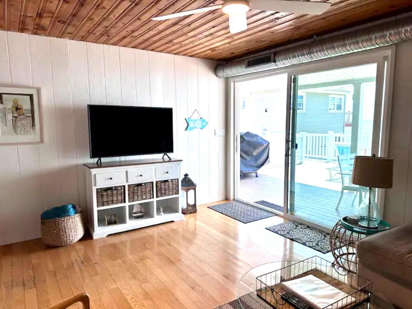Cozy Beach - Direct Waterfront! East Haven Exterior photo