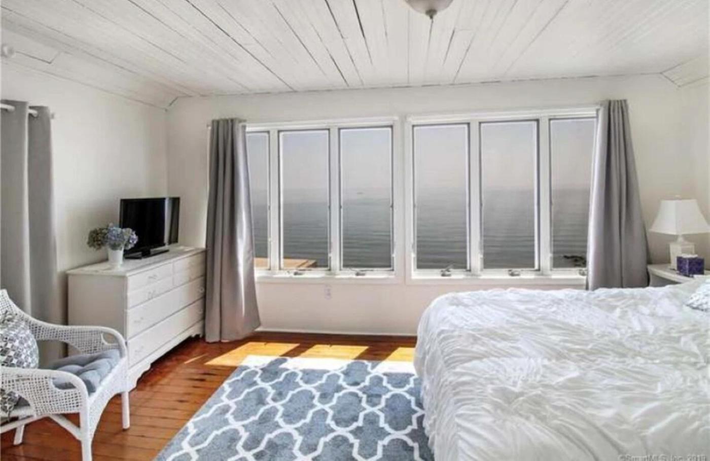 Cozy Beach - Direct Waterfront! East Haven Exterior photo